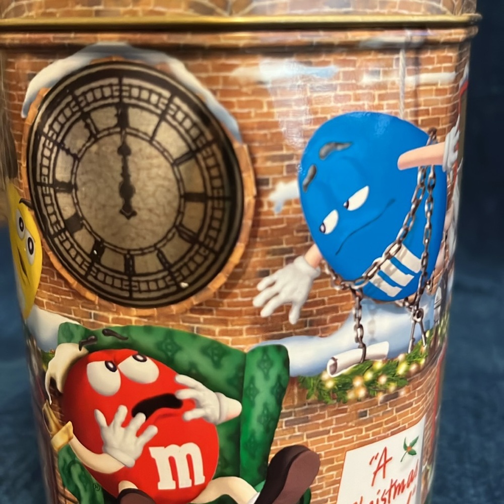 Two Limited Edition Vintage M&Mโs Christmas Tins - Picture 8 of 16